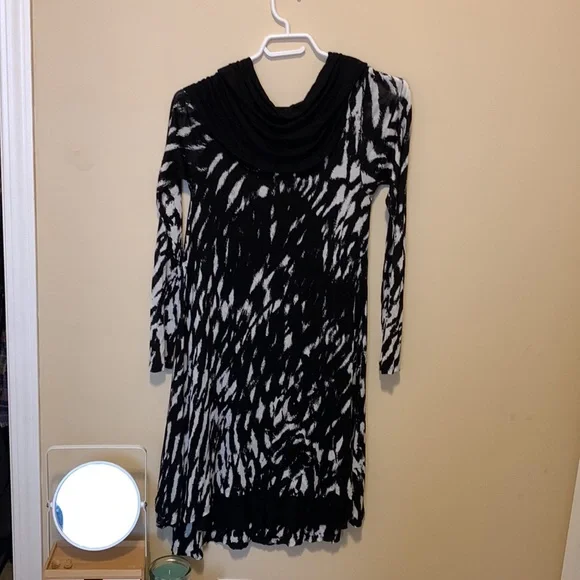 Dress - Picture 4 of 4